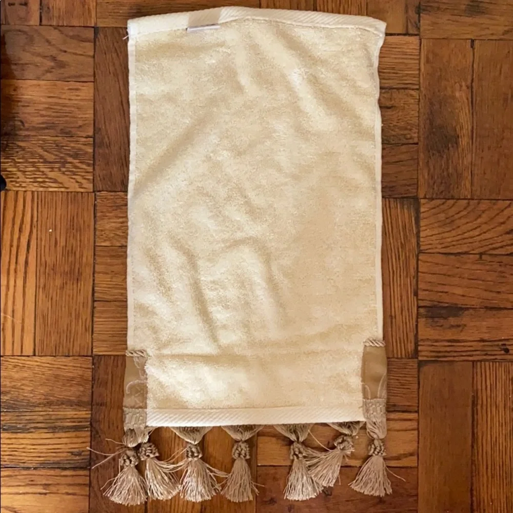 Croscill home yellow & gold bath and hand towel